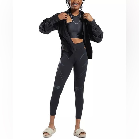 Reebok x Cardi B. Ruched-Sleeve Active Shirt in Black, Plus Size 2X New w/Tag - Picture 10 of 15
